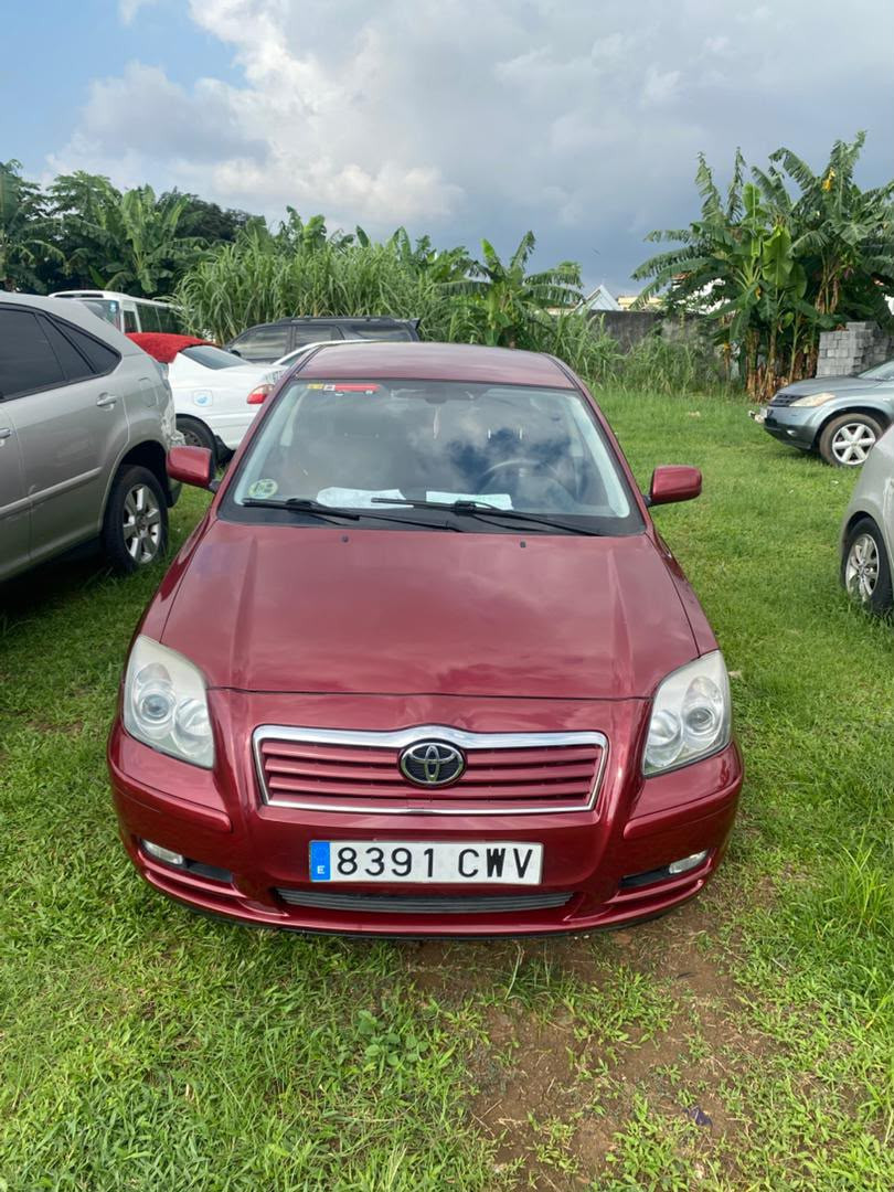 TOYOTA  AVENSIS II